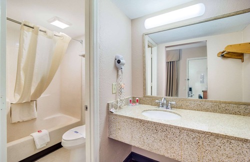 Walterboro Hotel | Econo Lodge