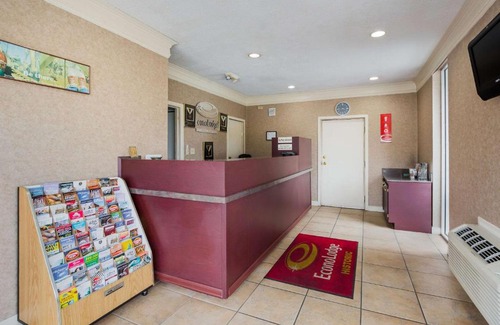 Williamsburg Cabin | Econo Lodge Williamsburg Edge District