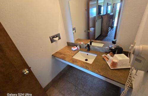 Eagle Nest Hotel | EconoLodge