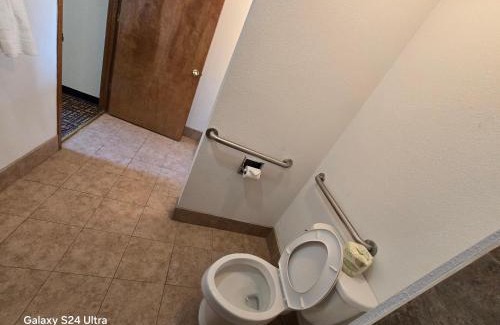 Eagle Nest Hotel | EconoLodge