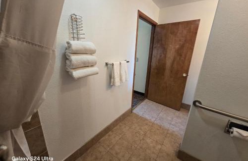 Eagle Nest Hotel | EconoLodge