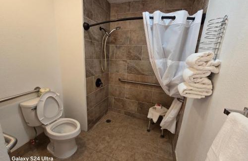 Eagle Nest Hotel | EconoLodge