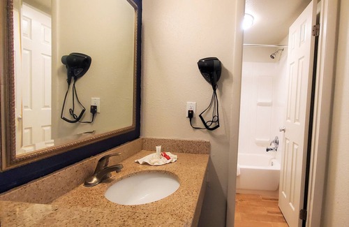 North Newport News Hotel | Economy 7 Inn