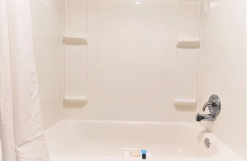 North Newport News Hotel | Economy 7 Inn