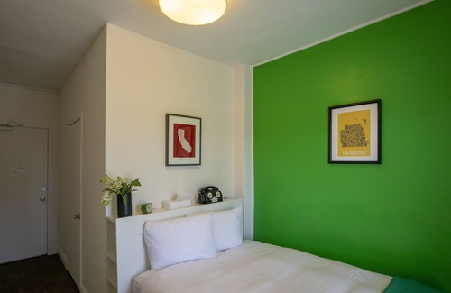 Civic Center Hotel | Economy Double Room with Ensuite Bathroom