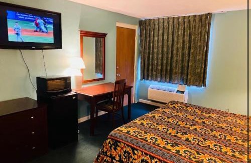 Greenville Hotel | Economy Inn of Greenville, Near ECU Health Center