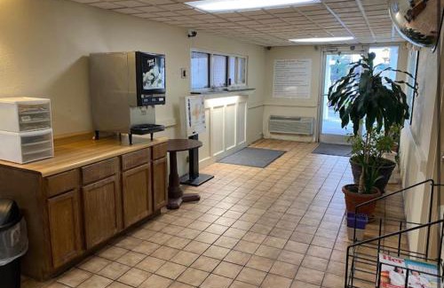 Greenville Hotel | Economy Inn of Greenville, Near ECU Health Center