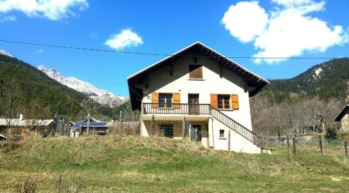 Saint-Martin-de-Queyrieres House | Ecrin de la Salcette