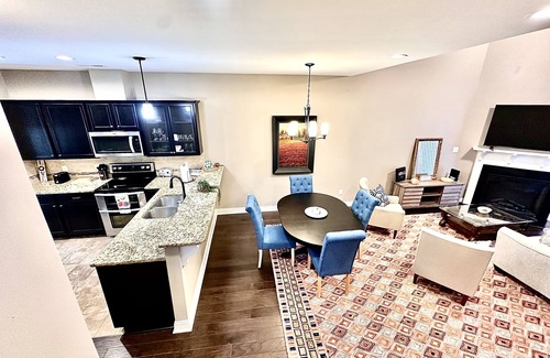Greenville House | ECU Pirate Country Retreat! Master on 1st floor, Bonus room and separate office!