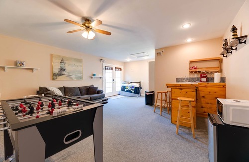 Greenville House | ECU Stadium & Stallings Stadium are walking distance from this charming home