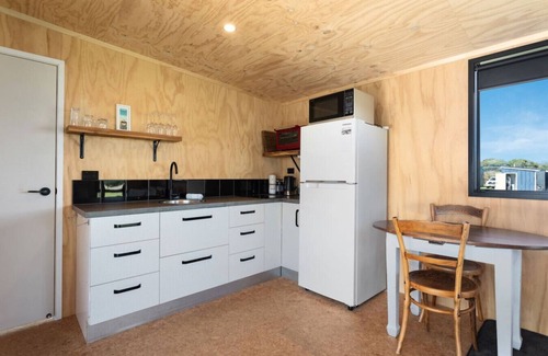 Waiotahi Apartment | Eddyville – Laid-Back Cabin Within Easy Reach of the Beach