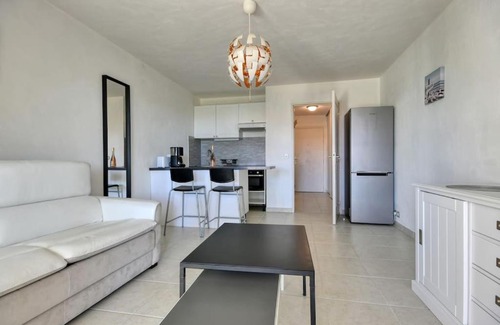 Saint-Laurent-du-Var Apartment | Eden Park and Pool A/C