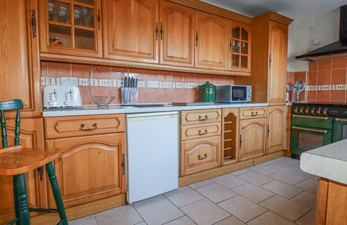 Par House | EDEN RETREAT, pet friendly, with a garden in Par