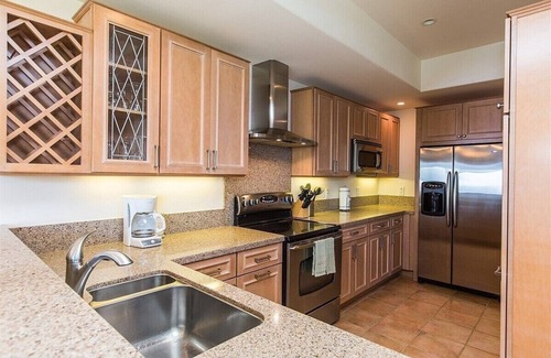 Princeville Condo | Edge of Cliff Luxury Penthouse over largest coral reef in HI - Beach access & AC