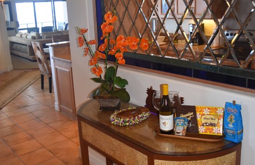 Princeville Condo | Edge of Cliff Luxury Penthouse over largest coral reef in HI - Beach access & AC