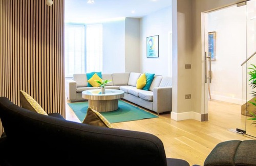 Newquay City Centre House | Edge14- spacious, stylish and near the beach!