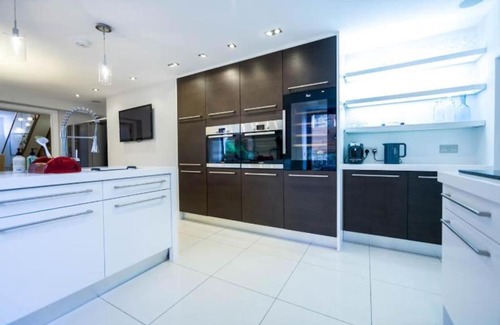 Newquay City Centre House | Edge14- spacious, stylish and near the beach!