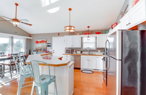 Edgemont House | Edgemont Home w/Deck & BBQ Grill: 2 Mi to Lake!