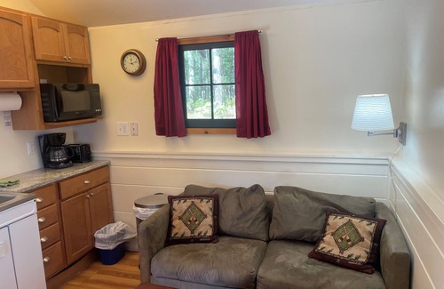 Minocqua Cottage | EdgeWater 1, Lake Front Suite