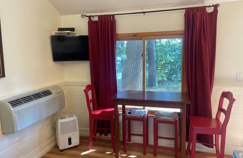 Minocqua Cottage | EdgeWater 1, Lake Front Suite