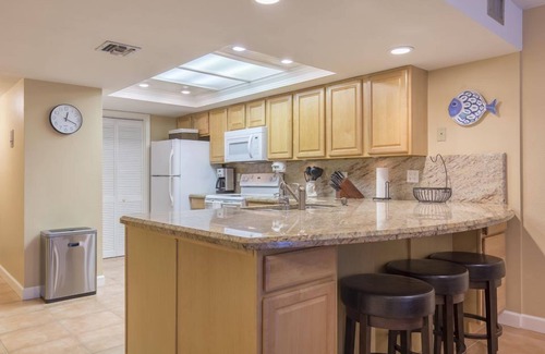 South Padre Island Condo | Edgewater 302 - Cozy furnishings;Beachfront pool;Near hot spots