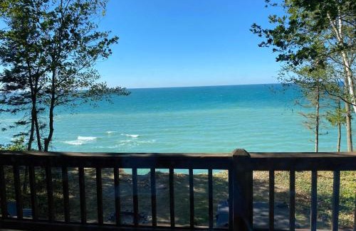 South Haven House | Edgewater Bluffs - Lakefront - Hot Tub - Firepit