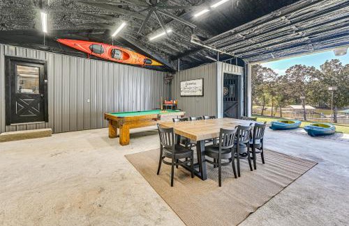 Benton House | Edgewater on Kentucky Lake with Hot Tub and Games