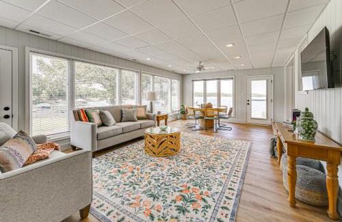Benton House | Edgewater on Kentucky Lake with Hot Tub and Games