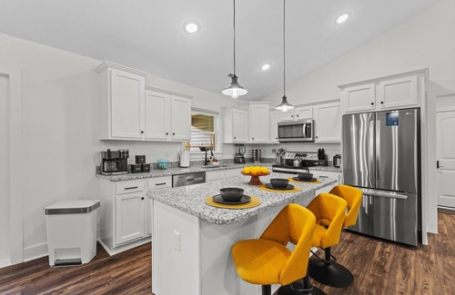 Jeffersonville - Clarksville House | Edgewood: Work Friendly & Near Downtown