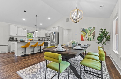 Jeffersonville - Clarksville House | Edgewood: Work Friendly & Near Downtown