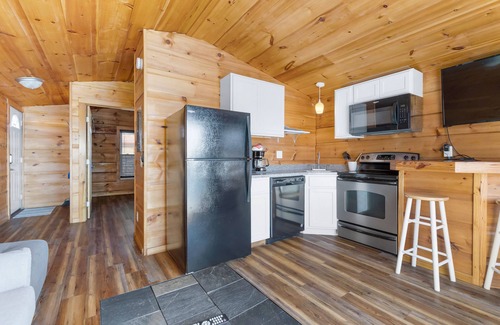 Edinboro Cabin | Edinboro Lake Resort Cabins