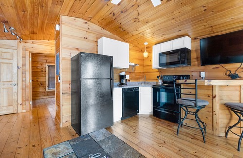 Edinboro Cabin | Edinboro Lake Resort Cabins