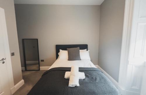 Old Town Apartment | Edinburgh Castle Suite