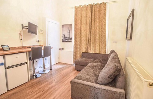 Tollcross Apartment | Edinburgh ground floor City Centre Flat Close to Princess Street