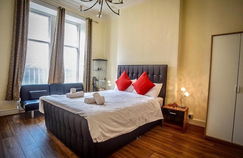 Tollcross Apartment | Edinburgh ground floor City Centre Flat Close to Princess Street