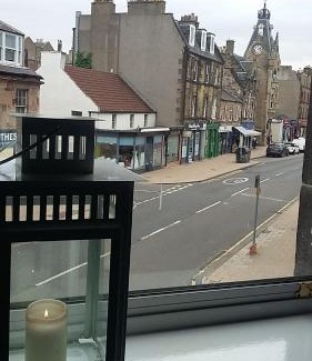 Portobello Apartment | Edinburgh TWO BEDROOM apartment with free side street parking 24 hours