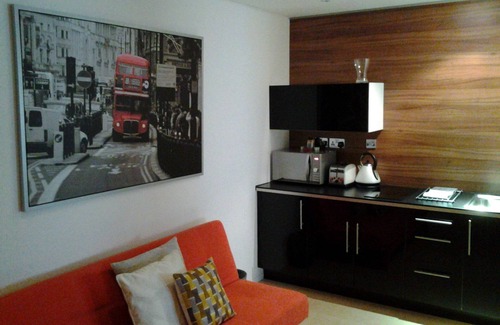 Bishopsgate House | Edison Suite at Room Home Stay