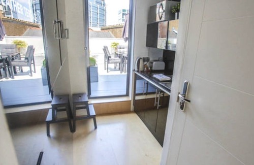 Bishopsgate House | Edison Suite at Room Home Stay