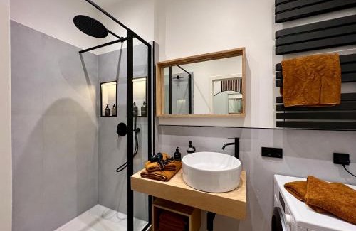 Zwickau Apartment | EDLER WOHNRAUM Luxuriöses Studio im Zentrum mit Balkon, Kaffeevollautomat, Klima & Parkplatz