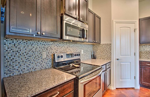Edmond House | Edmond Oasis w/ Rooftop Lounge: Walk to Dtwn!