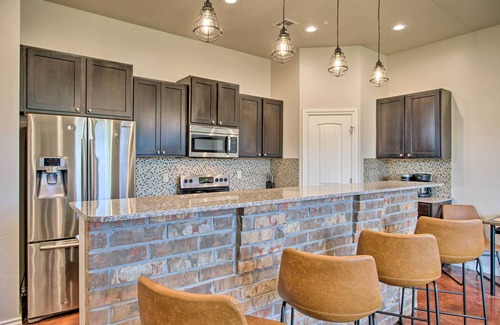 Edmond House | Edmond Oasis w/ Rooftop Lounge: Walk to Dtwn!