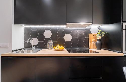 Pueblo Nuevo Apartment | EdSam Madrid Apartments Black
