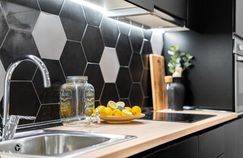Pueblo Nuevo Apartment | EdSam Madrid Apartments Black