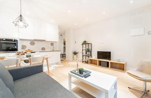 Ventas Apartment | EdSam Madrid Apartments White