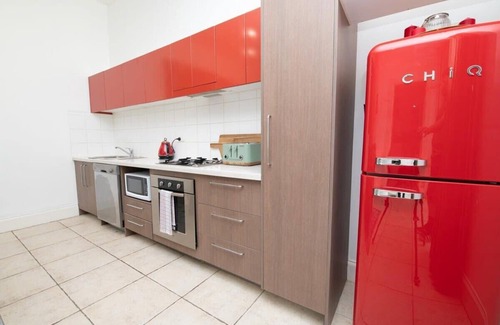 Orange House | Edward Cottage - Trendy East Orange, Close to CBD