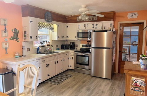 Deep Hole House | Eel Creek Escape - Water Front - Water Access - Screened Porch NO LINENS