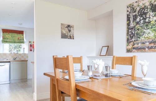 Ambleside Cottage | Eel House Cottage - sleeps 4 guests in 2 bedrooms