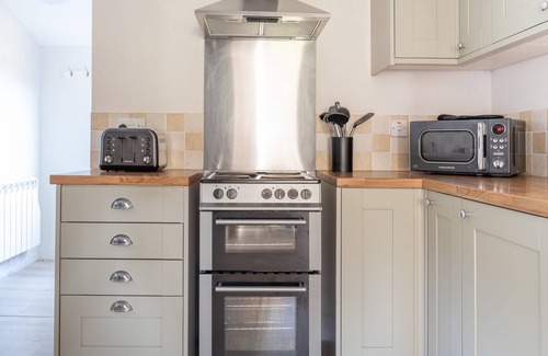 Ambleside Cottage | Eel House Cottage - sleeps 4 guests in 2 bedrooms