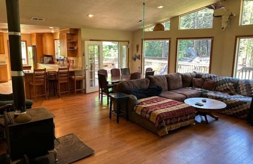 Myers Flat House | Eel River house