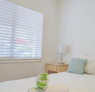 Hendricks and Venice Isles House | Efficiency 2 on water Las Olas, beach and free kayaks